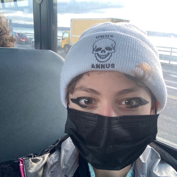 Meet your Posher, Sky - Picture 2 of 2